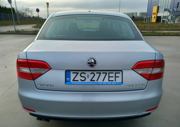 Skoda Superb cena 39900 przebieg: 198000, rok produkcji 2015 z Szczecin małe 497